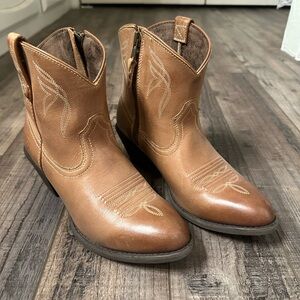 Ariat Western Woman's Booties; Leather; Size 7.5